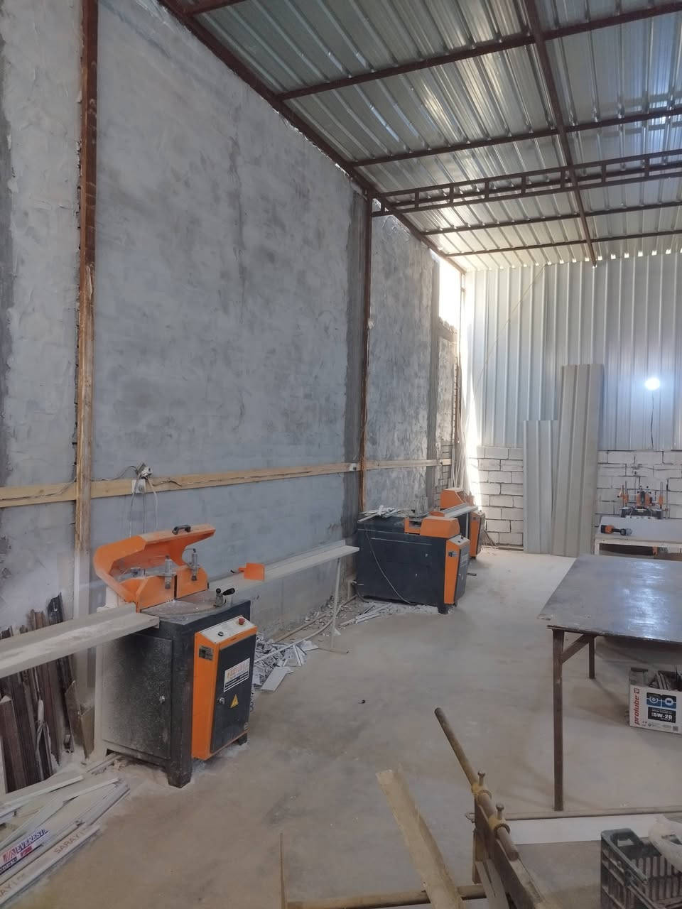 السلام عليكم للبيع معمل pvc +معمل كونترات اي نقص مابي جاهز مجهز  مع الموقع ايجاره مناسب متكامل مع عدد متكامله عده محجرات )(للستفسار (***********) (***********)(ملاحضه المعمل بي خير من الله سبب البيع للسباب معينه ) والرزق على الله
