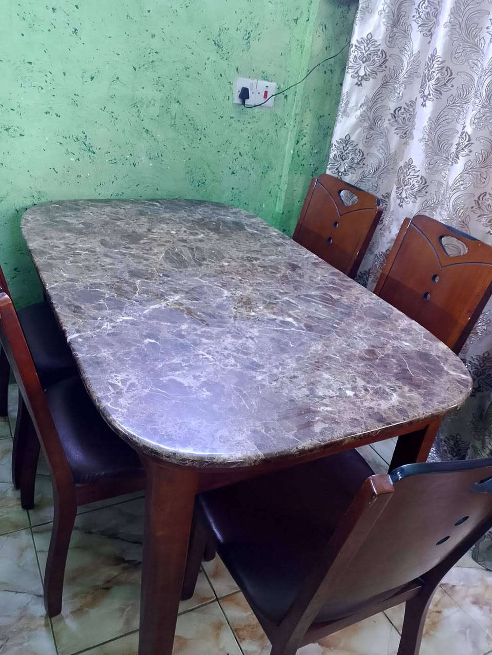 مرحبا 
للبيع 
ثريا عدد 2
مقعد عدد 1
تانكي ماء
ميز طعام فقط قاعده مرمر 
ثلاجه حجم 5.2 قدم مكعب
دوشك نفر


**إذا كنت صاحب هذا الإعلان وتريد حذفه لأي سبب، رجاءا أرسل رسالة إلى الدعم الفني**