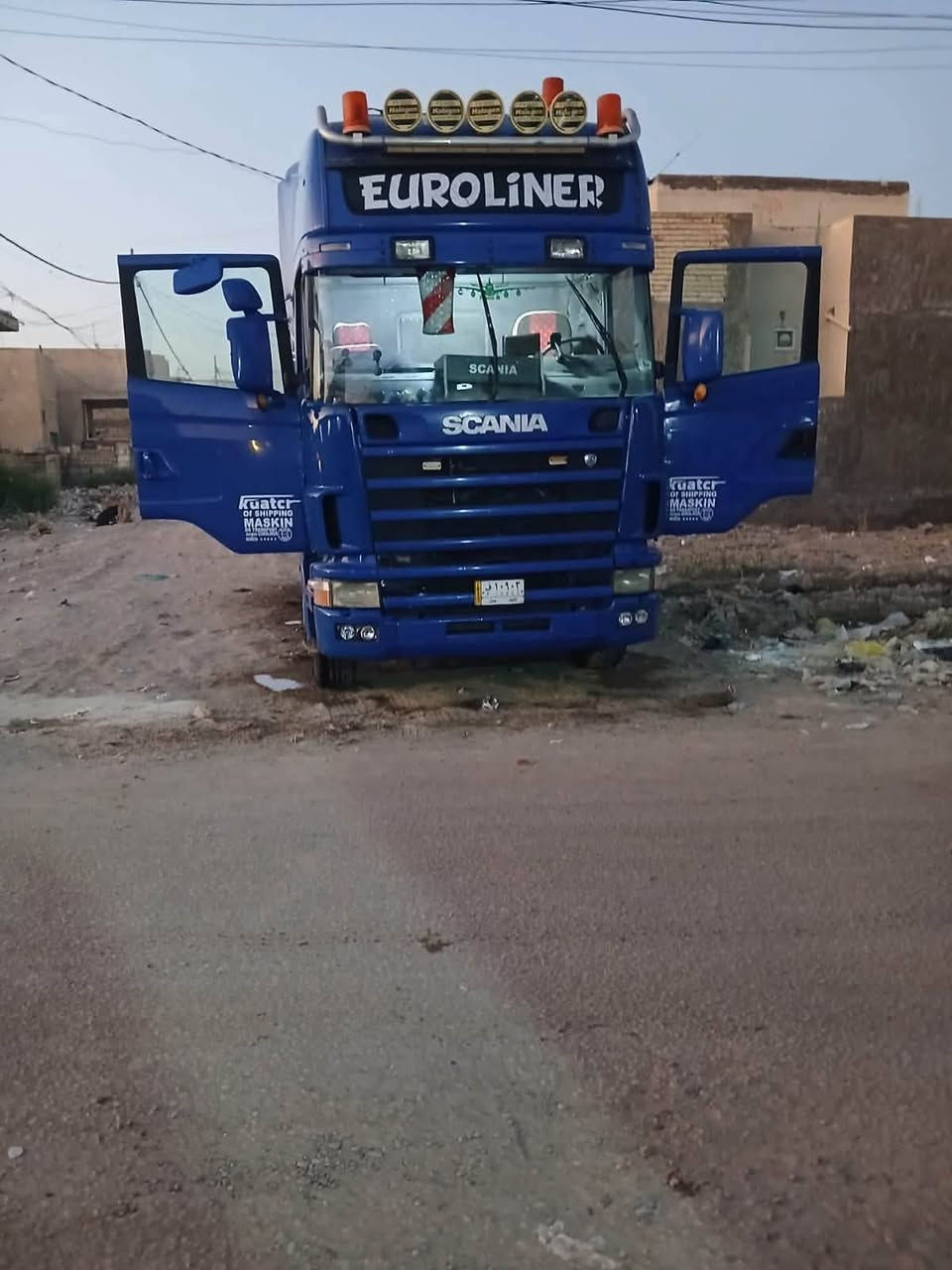 السلام عليكم سكانيه موديل 2000  سنكل مكينه 420 جديده كير 3~3 تخم تاير مربوطه فلات سنويه منتهيه رقم نجف باج بطن رتايدر لسياره جاهزه *********** _***********
