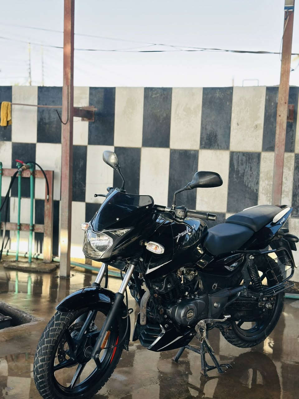 للبيع دراجة Bajaj Pulsar 150cc 
موديل 2022
Bajaj Pulsar :النوع

سعة المحرك: 150cc
اللون: أسود
الأوراق: أصلية كامله من كمرك وشركه Bajaj بس تروح ترقم
السعر المطلوب: 1,250,000 دينار
السعر قابل للتفاوض للجادين فقط
الموقع: بغداد الراشديه 

التواصل ***********
