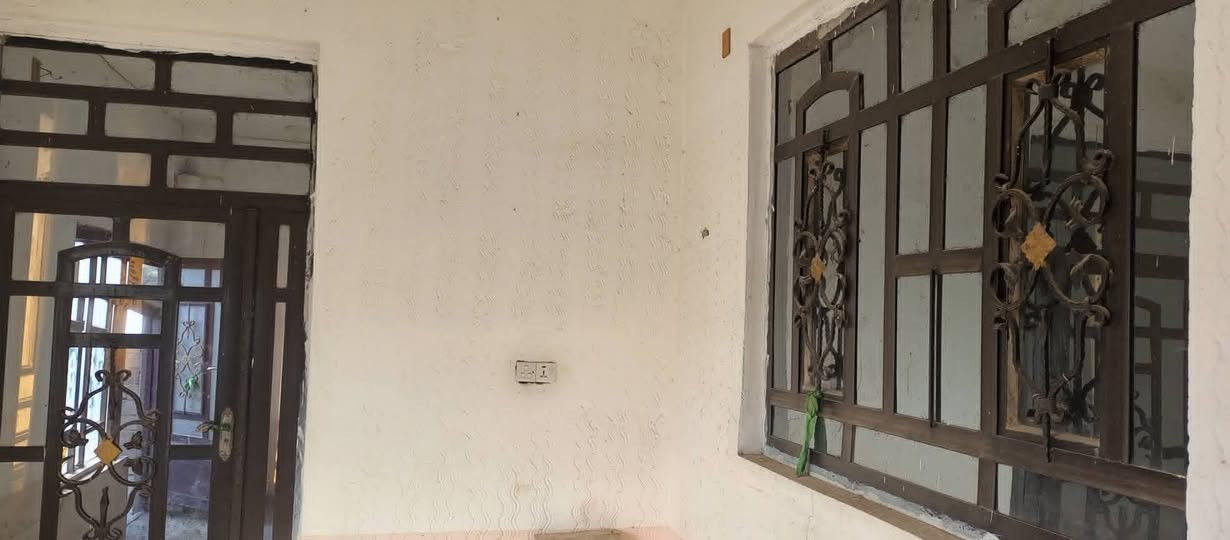 السلام عليكم عندي دار للبيع المساحه الكليه 300 متر طابو زراعي سند 25 تحويل مباشر باسم المشتري متوفره كل الخدمات  المدخل مال الورديه داخل قرب عباس ابو الالمنيوم السعر 80 وبي مجال الاستفسار مراجعه مكتب عقارات الحسام اتصل على رقم الهاتف ***********+*********** اخوكم ابو مومل
