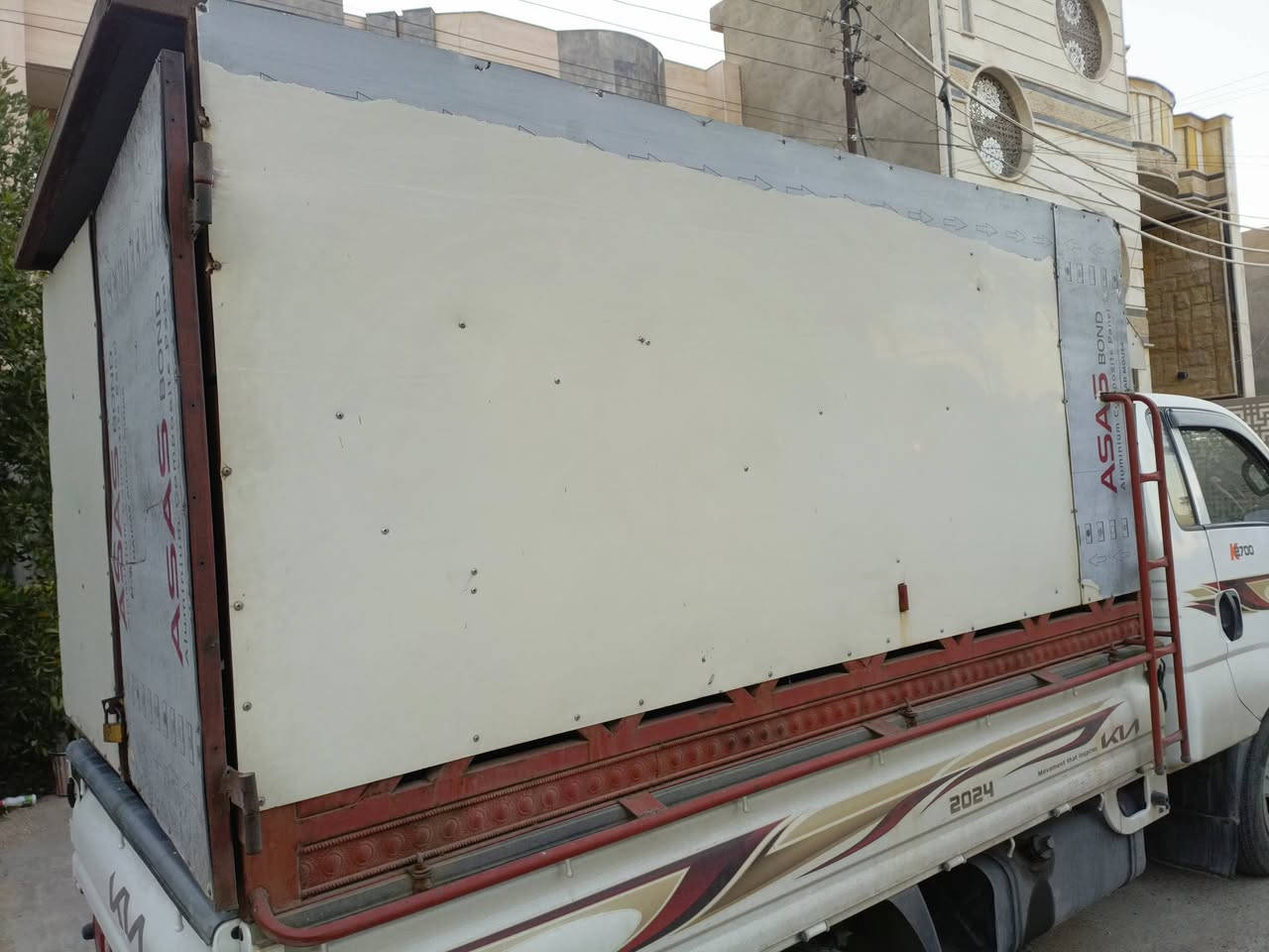 محجر كيا 2700 بوكس مقفل بالكامل للبيع ***********
