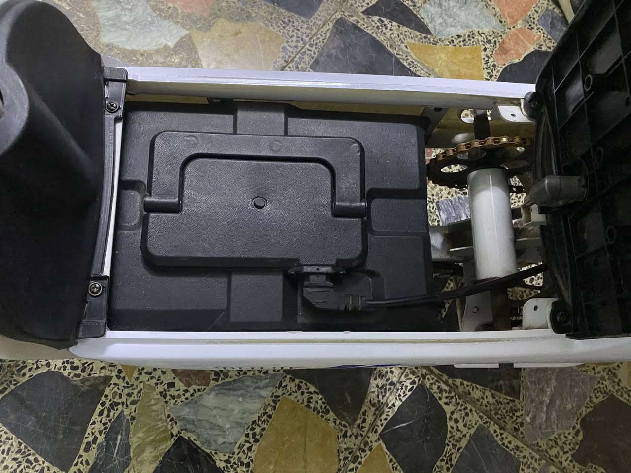 السلام عليكم
دراجة شحن حجم 14 بطاريات 4 تشغل بلوتوث التشغيل مالتها سويج و بصمه و NFC اشاير جانبية امامية وخلفية بيها مكان للبايدر 4 سرع قاعدة مال موبايل وبيها منفذ شحن للجهاز اشاير جانبيه ودبلات خلفي وامامي وبيها قفل ويل للأمان لايت عالي وناصي ستاند جانبي وتعليك التاير الامامي مبنچر الخلفي مابي شي دگمه السرع فايته ليجوه بس شغاله والشاشه موضحه بالصوره سعرها 300 وبيه مجال بسيط مكاني بغداد حي الاعلام قرب تقاطع درويش *********** ومتواجد واتس
