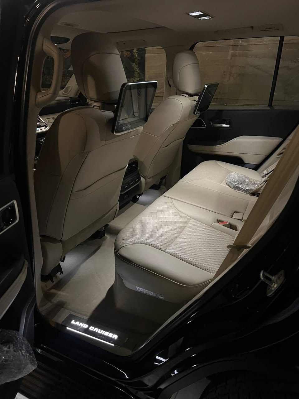 السلام عليكم لاند كروز
ساز ام الضمان 
النوع :VX  LIMITED 
حجم المحرك : 3500 TWIN TURBO
عداد المشي : 23 الف كيلو
موديل :2024 
رقم السياره : بغداد بئسمي
مواصفات السياره : فول واحد على واحد 
معروف مواصفات ال تون تيربو تجي واحد علو واحد  
مكان السياره : بغداد البلديات 
الحاله: كفاله عامه من كلشي 
رقم الهاتف : ***********
