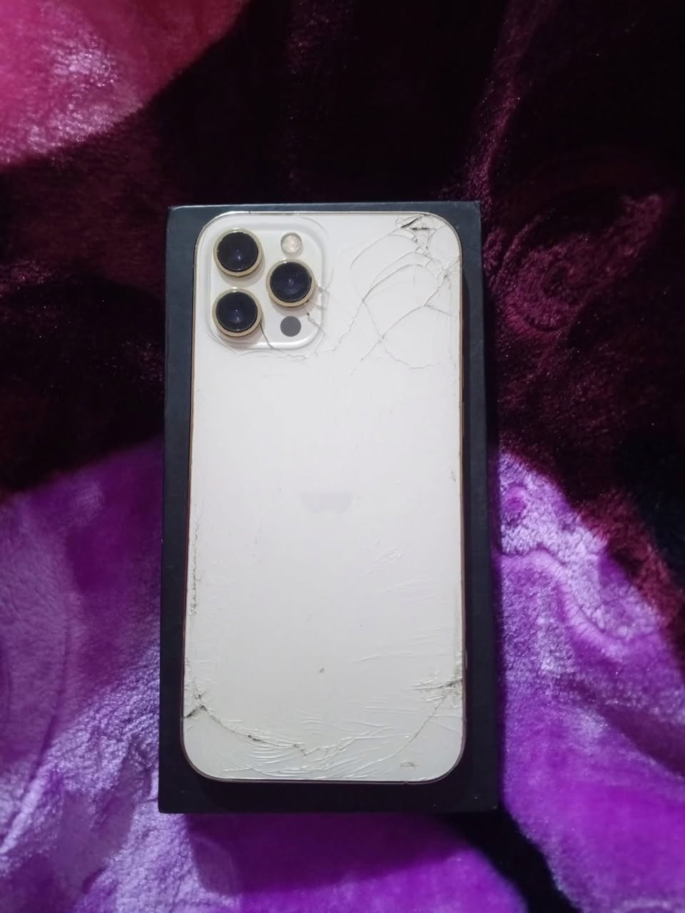 سلام عليكم شباب ايفون 12 برو ماكس للبيع تو مراوس حسب الرغبه جهاز الضهر مكسور وشاشه بيها مكان مرات يوكف ومرات يلمس مكاني بصره دور ضباض ***********
