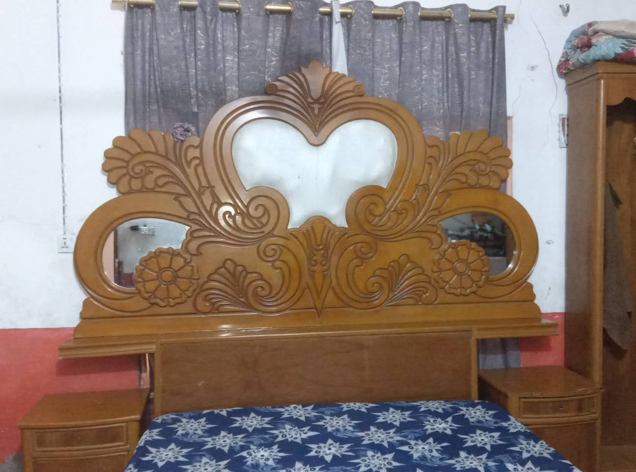 غرفه نوم صاج تسكام نضيفه سعر 700وبيه مجال لشراي عنوان شارع المطار لاتصال،***********
