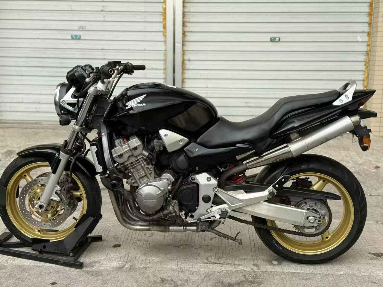 صباح خیر اعزا  کرام 
هس هنانە صباح 
Honda hornet 
919
٢٥🔒
***********
