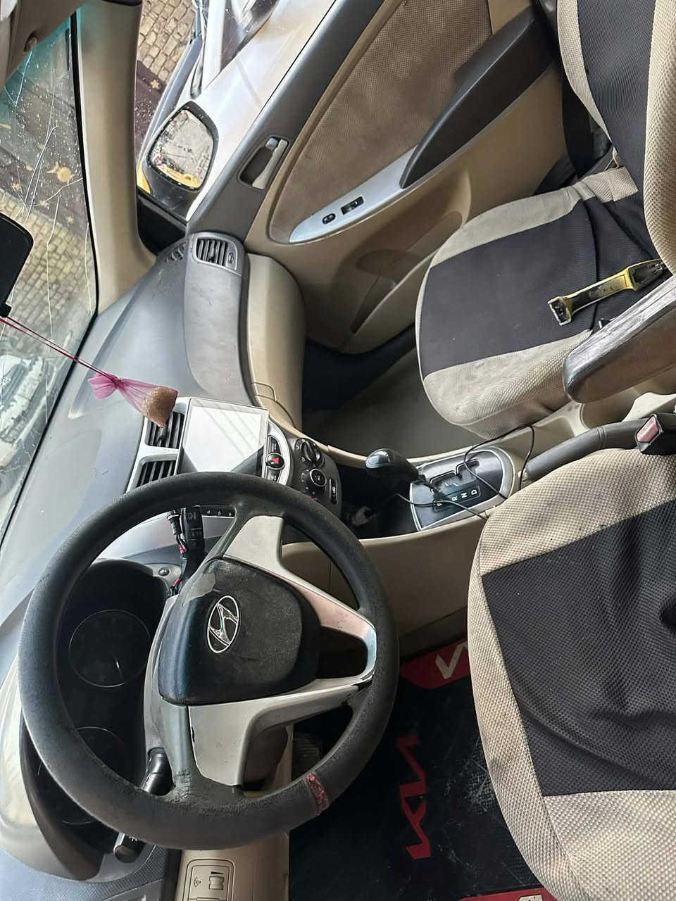 اكسنت 2013 امريكي نقصه دعاميه خلفيه ول كير بي طبه بل ثالث تصليحه 250 الف محرك 1600 كفاله تبريد منضومه جديده تبريد ثلج ❄️ 🧊 تخم تاير سياره ضربته حوض بمريكا وهنا بغداد جاملغ اليسره مال سايق مصفره هيه وغرامات تاخذ صافي

السعر70بيها مجال 
بغداد الزعفرانية
***********
