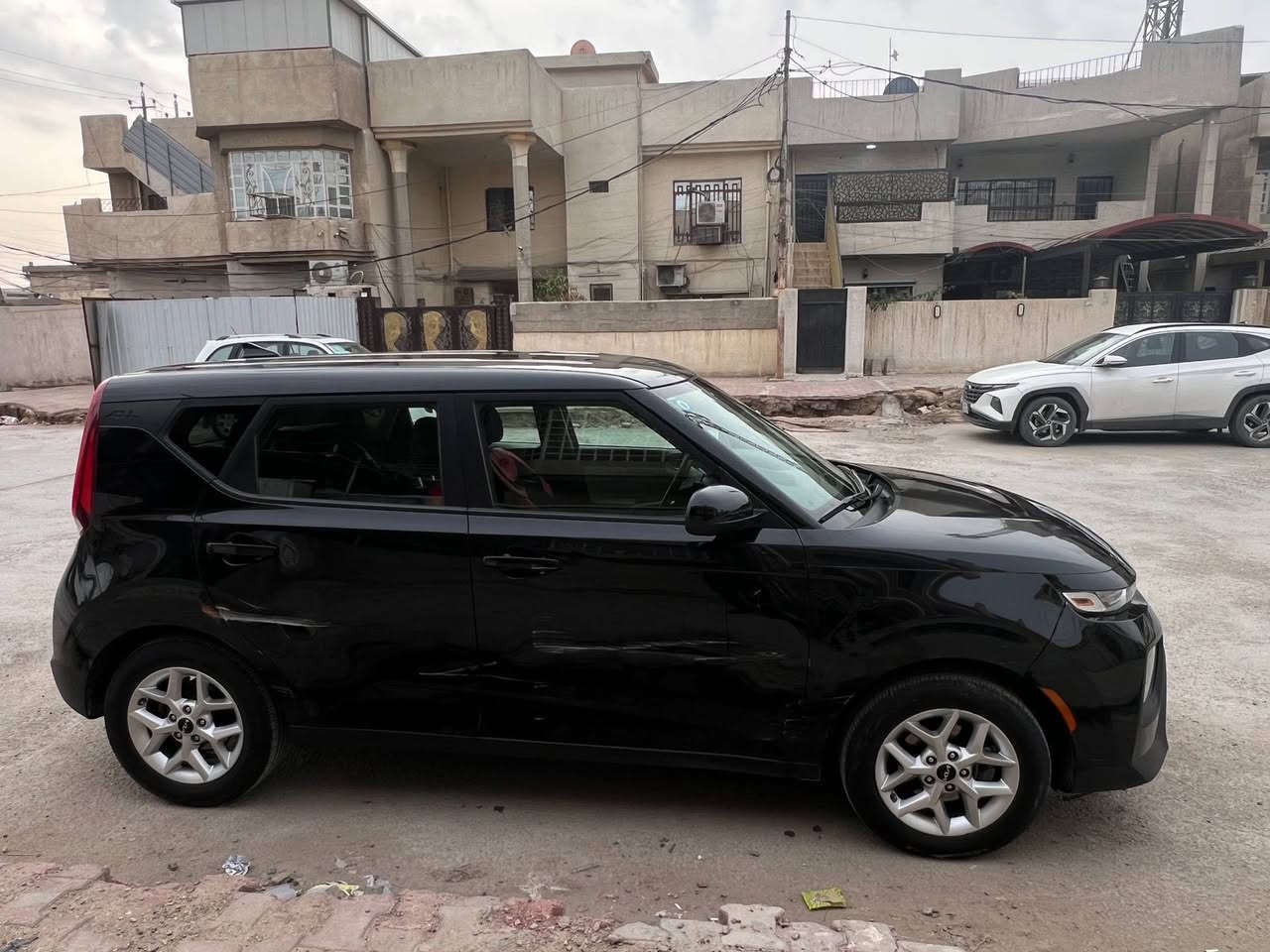 كيا سول موديل 2022 حادثها فقط بنيد السعر 135 السيارة بدون ايرباك كفالة والدواخل كفالة 
رادارات وتحديد مسار وكامرة دوارة ماشية 75 الف جديدة بعدها هنا بل عراق صار شخطين بل باب وموضحة بل صور 
رقمي *********** مكينة 2000
