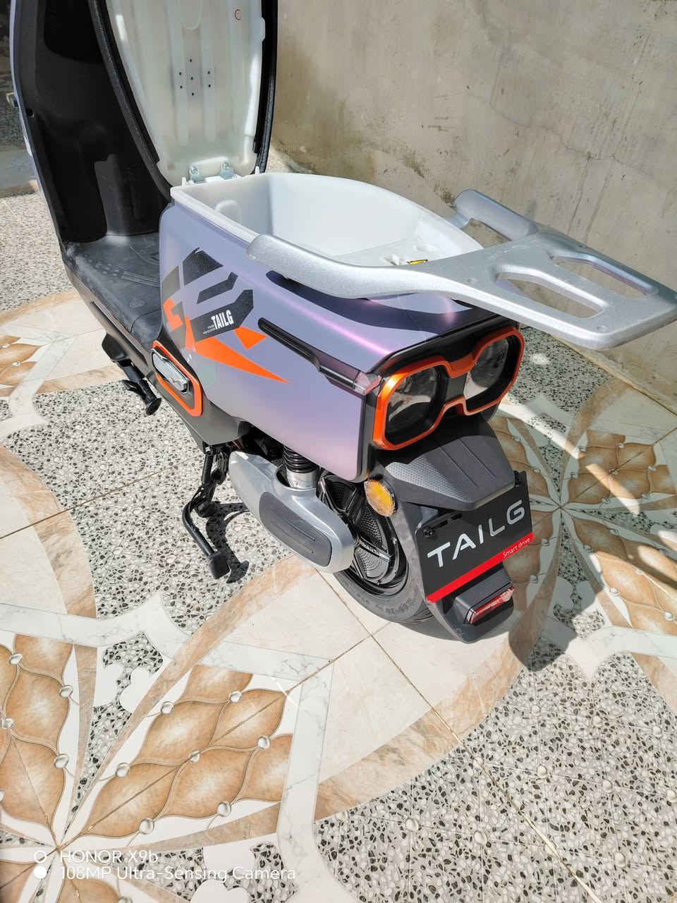 سلام عليكم 

متاح دراجه شحن معروف موصفاتو 

مستخدم شهر تقريباً بعد جديد 

سعر 850 وبي مجال بسيط حك الجيه 

شراي اتصل  ***********

مكاني كوكجلي ملاحظه بيع فقط
