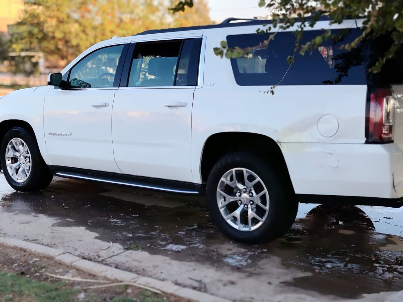 السلام عليكم
يوگن (GMC Yukon XL) موديل 2017 
فول مواصفات 
▪️حساسات أمامي خلفي
▪️رادارات أمامي وجانبي 
▪️كشنات جميعها كهرباء
▪️فول تحكمات ستيرن
▪️كشنات تدفئة تبريد 
▪️صندوك كهرباء
▪️شاشة كار بلي
▪️قاصة
▪️كشن هزاز عند الاقتراب من 
شيئ
بعد هوايه مواصفات والي جانيها يعرف شنو مواصفاتها
▪️السيارة دخول جديد ممشتغلة خط نهائياً 
▪️السيارة داخلة كفالة عامة بدون حادث نهائياً هنا بالعراق انطخ الجاملغ الخلفي طخة خفيفة
الشراي يتواصل على هذا الرقم
*********** متوفر واتساب
