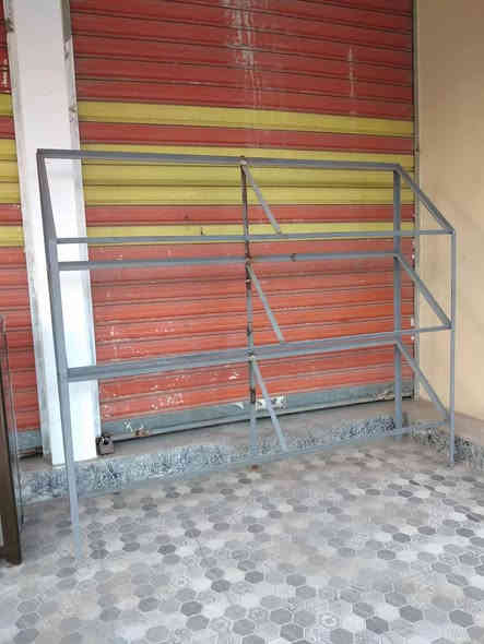 السلام عليكم ميز مدرج مع عارضة للبيع
موصل الايسر التواصل عالرقم
***********
***********
