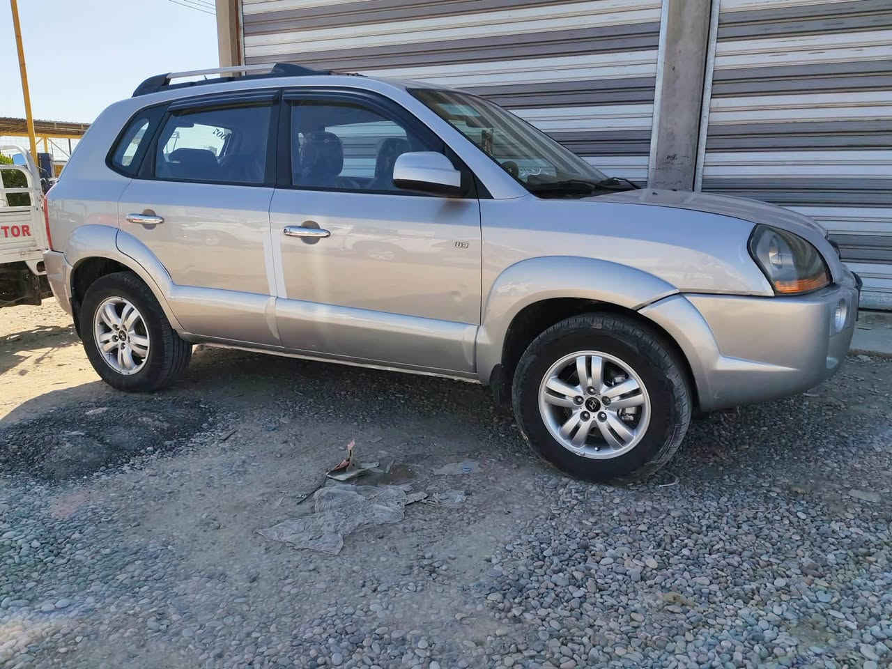 سلام عليكم توكسان 2007. رقم اربيل الدولي شرط التحويل محرك 20 سنويه جديد شاشه لمس. فول مواصفات كير عادي تبريد ثلج  تايرات جديد بدون صبغ بدون ضربه ويل كروم سياره عل بلاد محرك شرط لا صرف لا بخار مكان السياره كركوك شراي اتصل عل رقم ***********.
