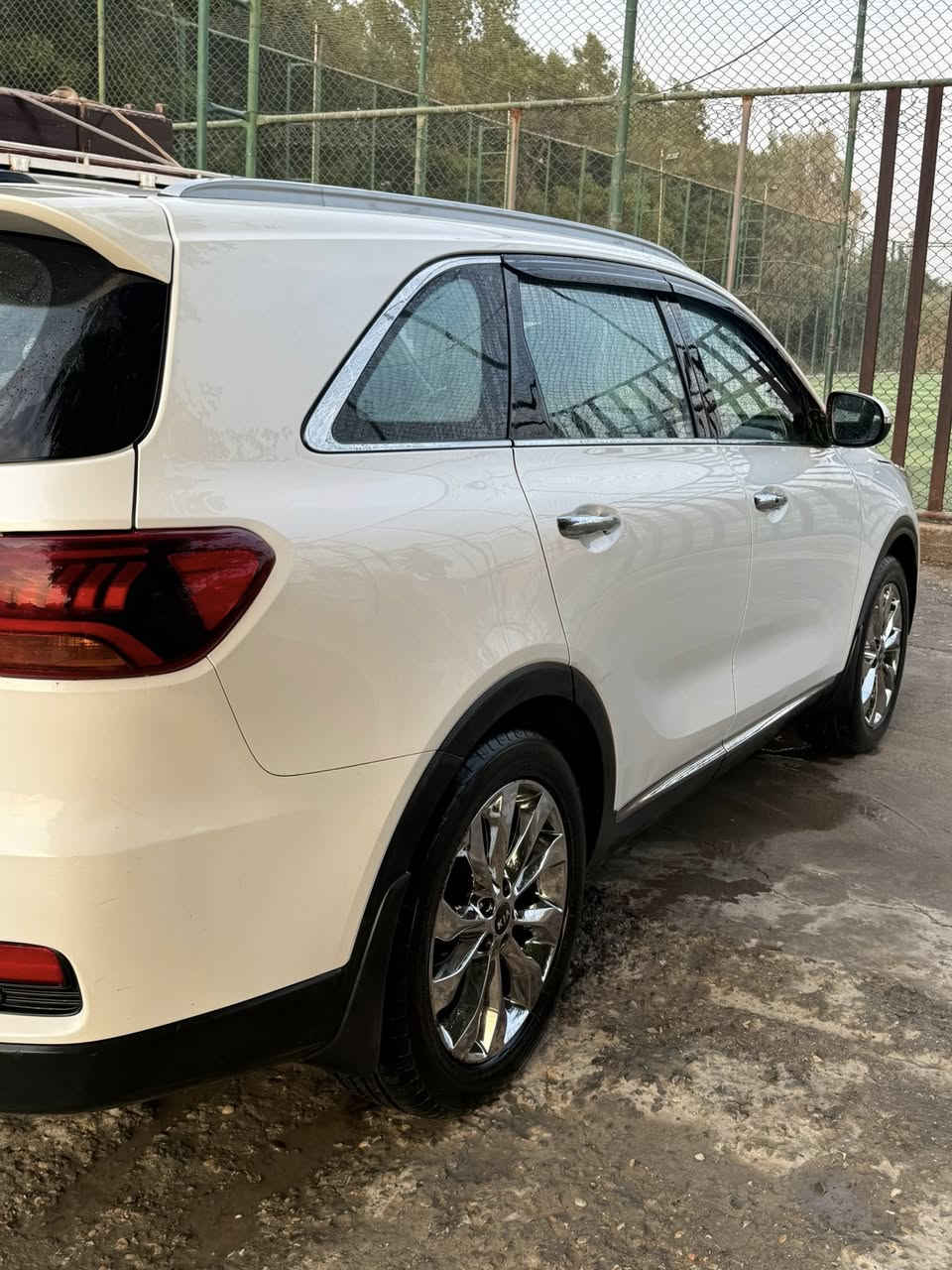 السلام عليكم 
سورنتو موديل ١٩ خليجي شكل العشرين 
فول مواصفات  
بانوراما 
بصمه 
تحكم ستيرن 
كشن كهربائي 
كل المواصفات معروفه ميحتاج اذكر 
السعر ٢٦٥ ورقه وبيها مجال بسيط للشراي مكاني بغداد الزعفرانة 
للتواصل *********** غير متواجد ع الفيس
