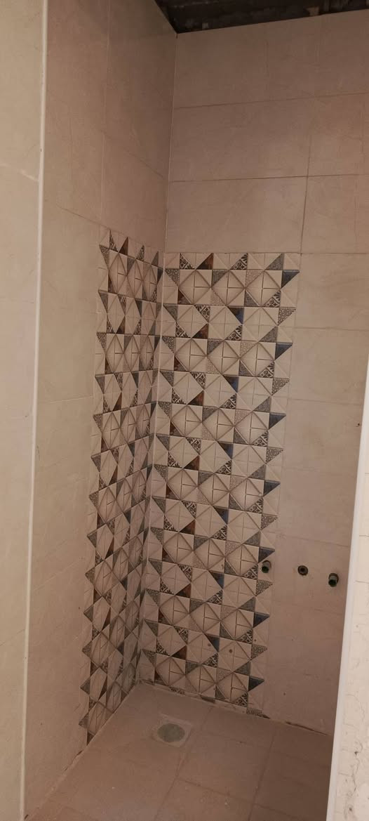 السلام عليكم خلفه سيراميك متفرغ جداري وارضي للاتصال او مراسله خاص
***********
