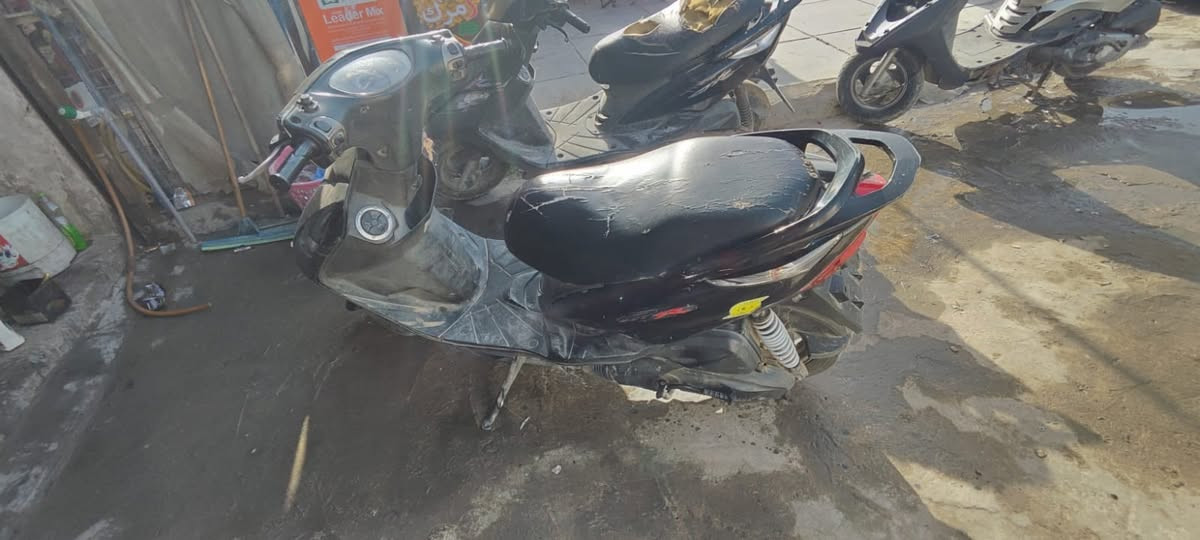 كفرات كله بلادي مبدل بس الراس و تشغيلها سلف و هندر درتجه نشطه خير من الله كهربائيات و اشاير كله شغال مكينه ما مفتوحه نقوصاتها بس اضائه اماميه و براغي للكفرات ثعلب GTR  سعره 600 و بيه مجال العنوان مدينه قطاع 60 رقمي*********** متواجد واتساب
