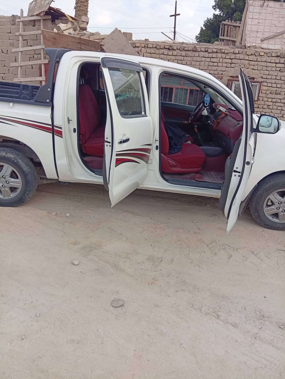 السلام عليكم سياره للبيع موديل١٤ السياره بسمنه استخدام شخصي باقي التفاصيل ‏ول رقم مالته بصره مكاني ناريه سوك الشيوخ‪0780 962 4048‬‏‏
