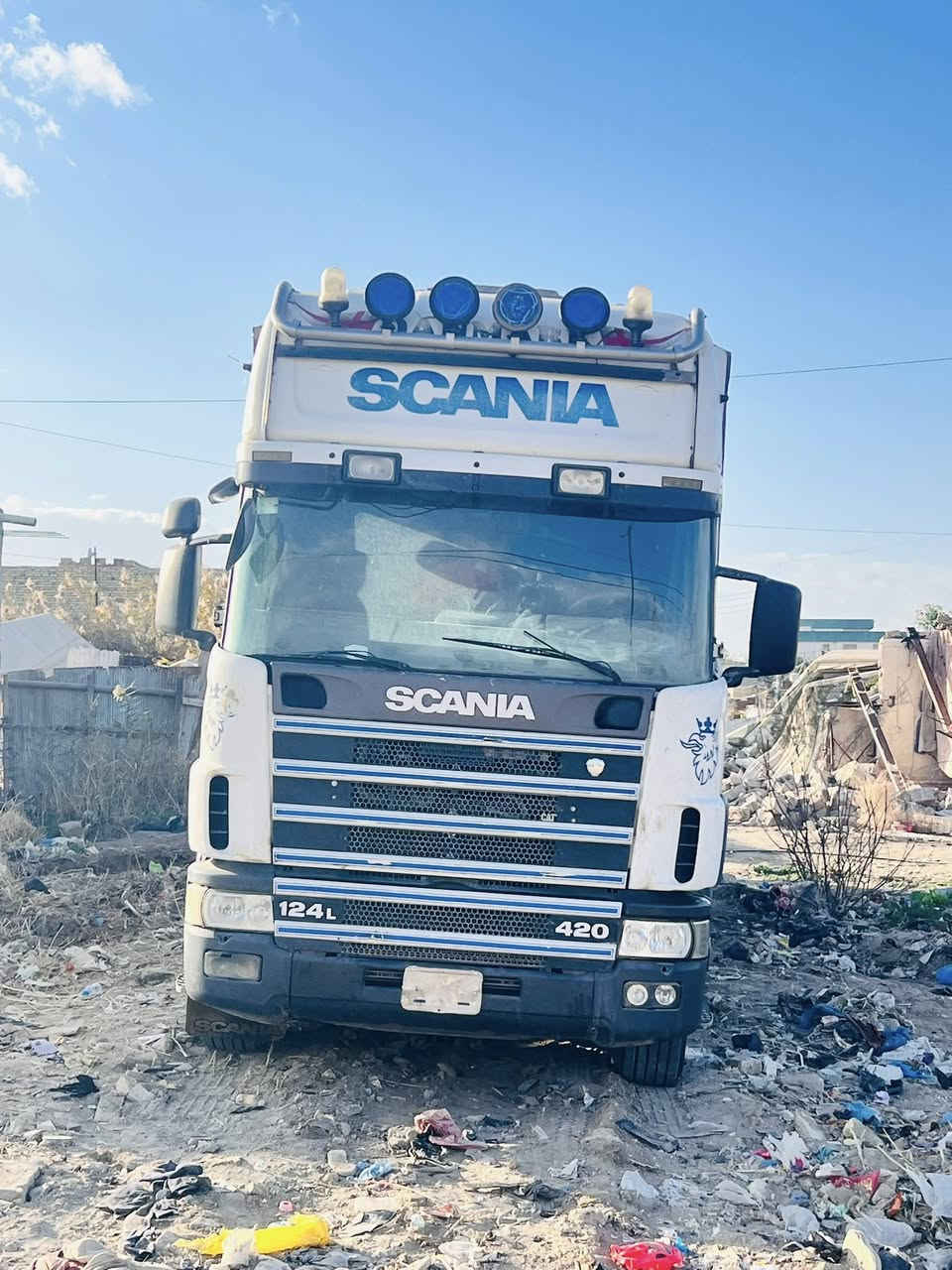 السلام عليكم للبيع سكانيه موديل 2000سحال مزوج مداور ثاني يوم  ***********
