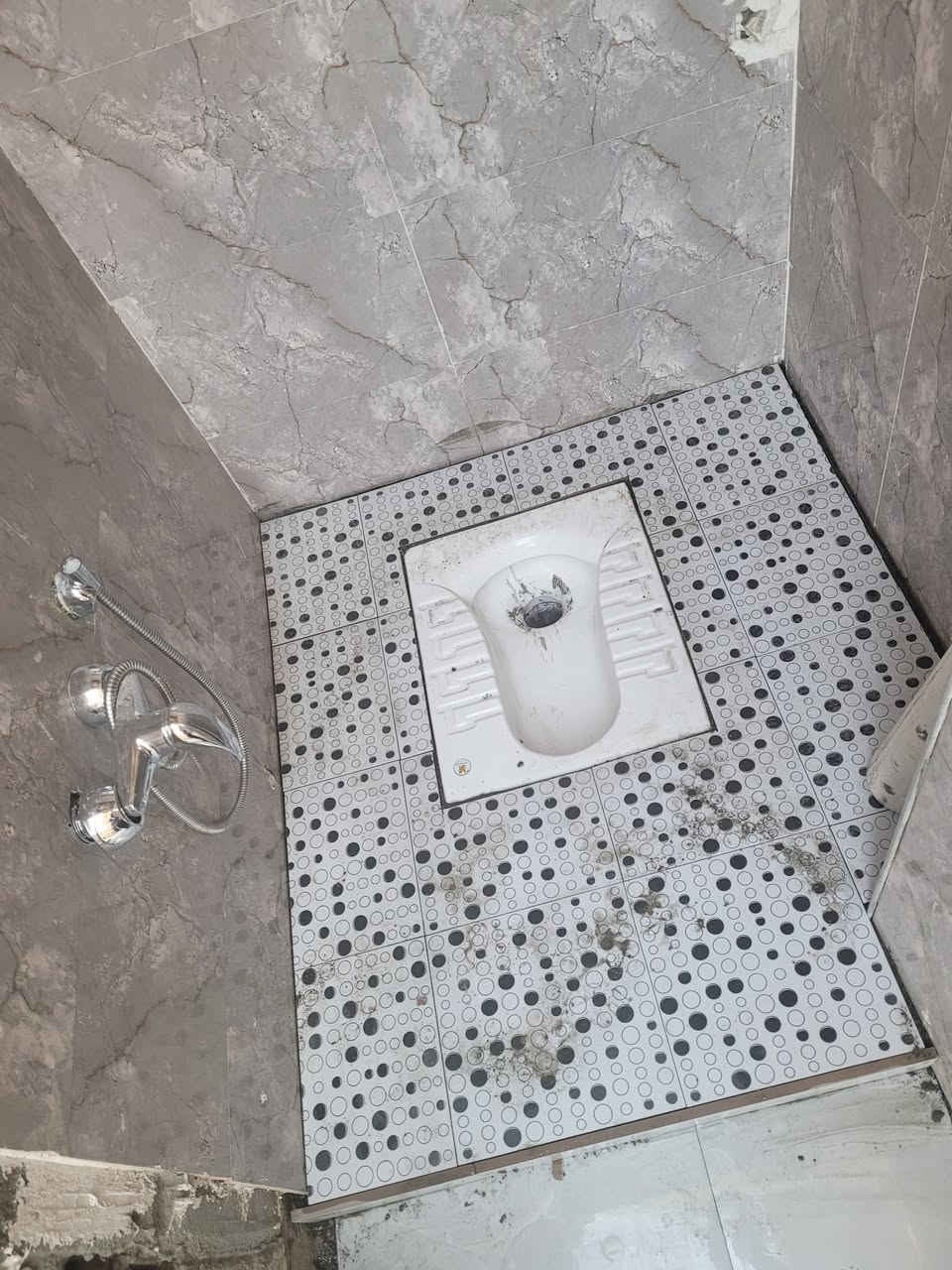 خلفه متفرغ جداري ارضي درج اشتغل يوميه ومتر ***********
