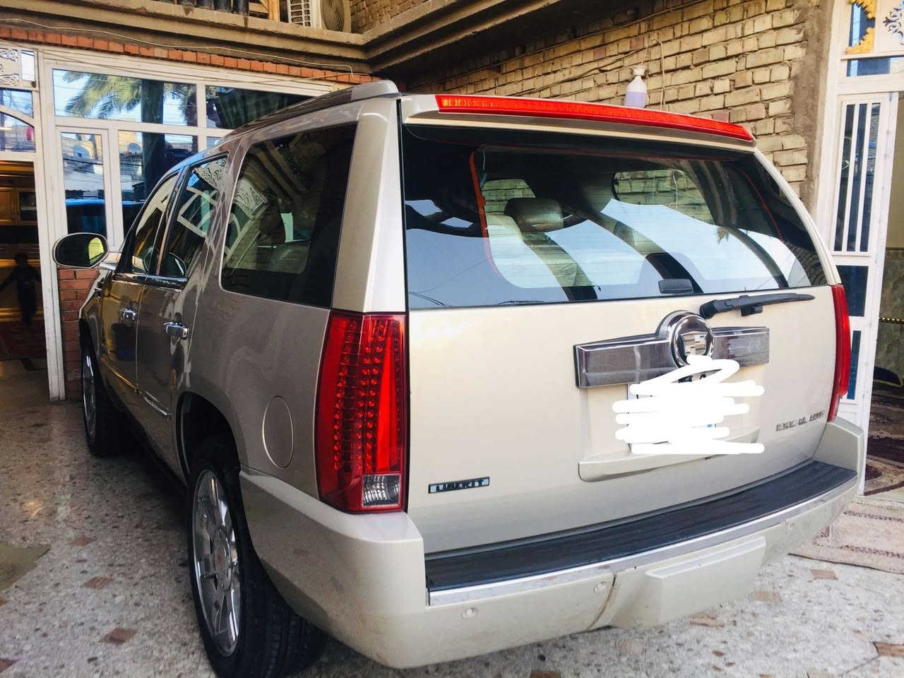 السلام عليكم
للبيع كاديلاك إسكاليد وارد خليجي ( ادوات جاهزة للترقيم )

مواصفاتها معروفة فتحه سقف دواسات مع فتح وغلق الباب والمرايات الجانبيه هم وكثير من مواصفات ...
🚙 النوع: كاديلاك إسكاليد
📆 الموديل: 2009
🛠️ المحرك: 6.2 V8 – بنزين
💺 داخلية جلد – تبريد/تدفئة مقاعد
📷 كاميرا خلفية – شاشة – نظام BOSE
✅ صبغ وكالة – لا حوادث فقط ضربة باب يمين مؤشرة بالصورة باللون الأحمر قطعة وحدة 
السيارة اجمل من صور وانظف بهواي تجي تشوف بعينك 
📍 الموقع: بغداد 
💵 السعر المطلوب: 160 وبيها مجال للشراي وبالعافية على الياخذها
📞 للاتصال: ***********
