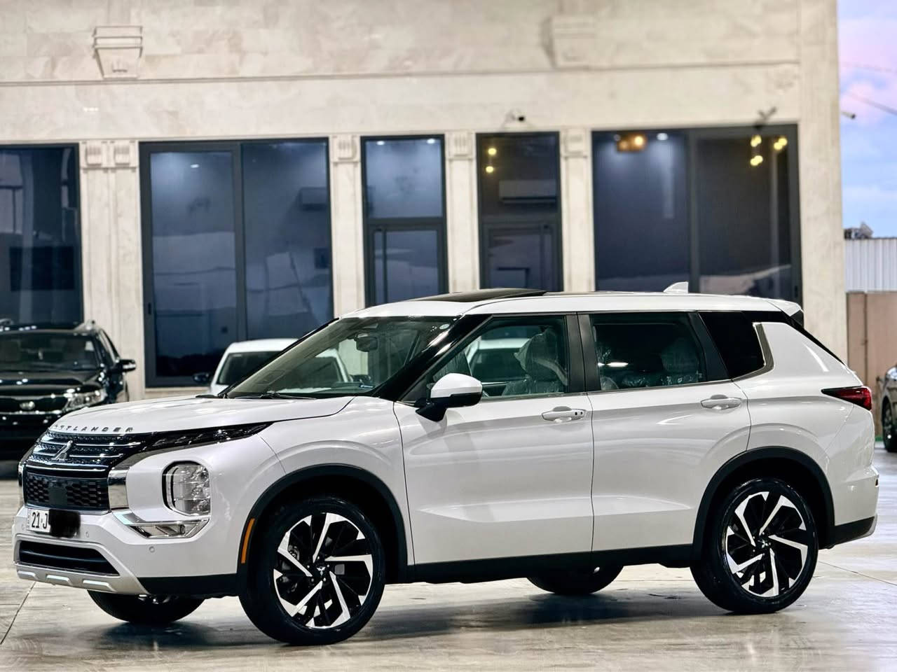 mitsubishi outlander 2024 se 
ئۆتلاندر ٢٠٢٤ 4X4 
مواسەفات // دەبڵ ئەکسل
٧٠٠٠ كم ڕۆیشتووە  
پانۆراما ... جلد ناو سپی .. ٥ کامێرا .. سنوق شەفت 
ڕادار ٣٦٠ ... کوشن گەرم .. کوشن کارەبا .. ٧ نەفەری 
شاشە دجیتاڵ .. زۆر موسەفاتی تر.... 
٢ پارچە بۆیاخ بێ ناوگرتن .. ئەرباک سوکان تەقیەوە 
سیستەم کراوە .. بۆنیت .. چاملغ 
نرخی // ١٩٨ وەرەقە خوا هەموو بازاڕ 
شوێن // سليمانی .. 
***********
***********
«»«»«»«»«»«»«»««»«««»«««»«»»»«»«»«»
                   mitsubishi outlander 2024 se 
ئوتلاندر ٢٠٢٤ / فور ويل 
مواسفات // فول واحد على واحد 
٧٠٠٠ كم ماشية 
بانوراما .. جلد داخل ابيض.. ٥ كاميرا... صندوق شفت
رادار ٣٦٠ .. كشن تدفئه .. كشن كهربا .. ٧ راكب 
الشاشة دجيتال .. هواى المواصفات بى 
٢ قطعة صبغ بدون دواخل.. بونيت .. جاملغ 
السعر // ١٩٨ ورقة هذا السعر جوة سوق 
المكان // السليمانية 
***********
*********** السليمانية, العراق
