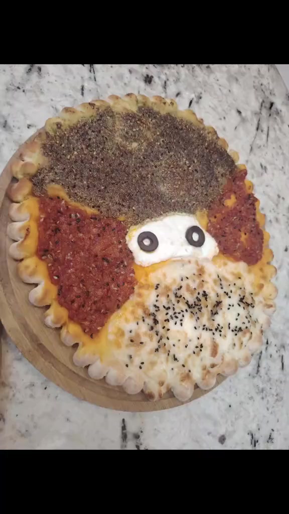 السلام عليكم خلفه لحم بعجين و مناقيش وبيتزا سوري موجود بغداد اريد شغل بمكان مرتب وبند قوي ابو يومية ٥٠ خليك بصفحة الله يرزق الجميع *********** واتس
