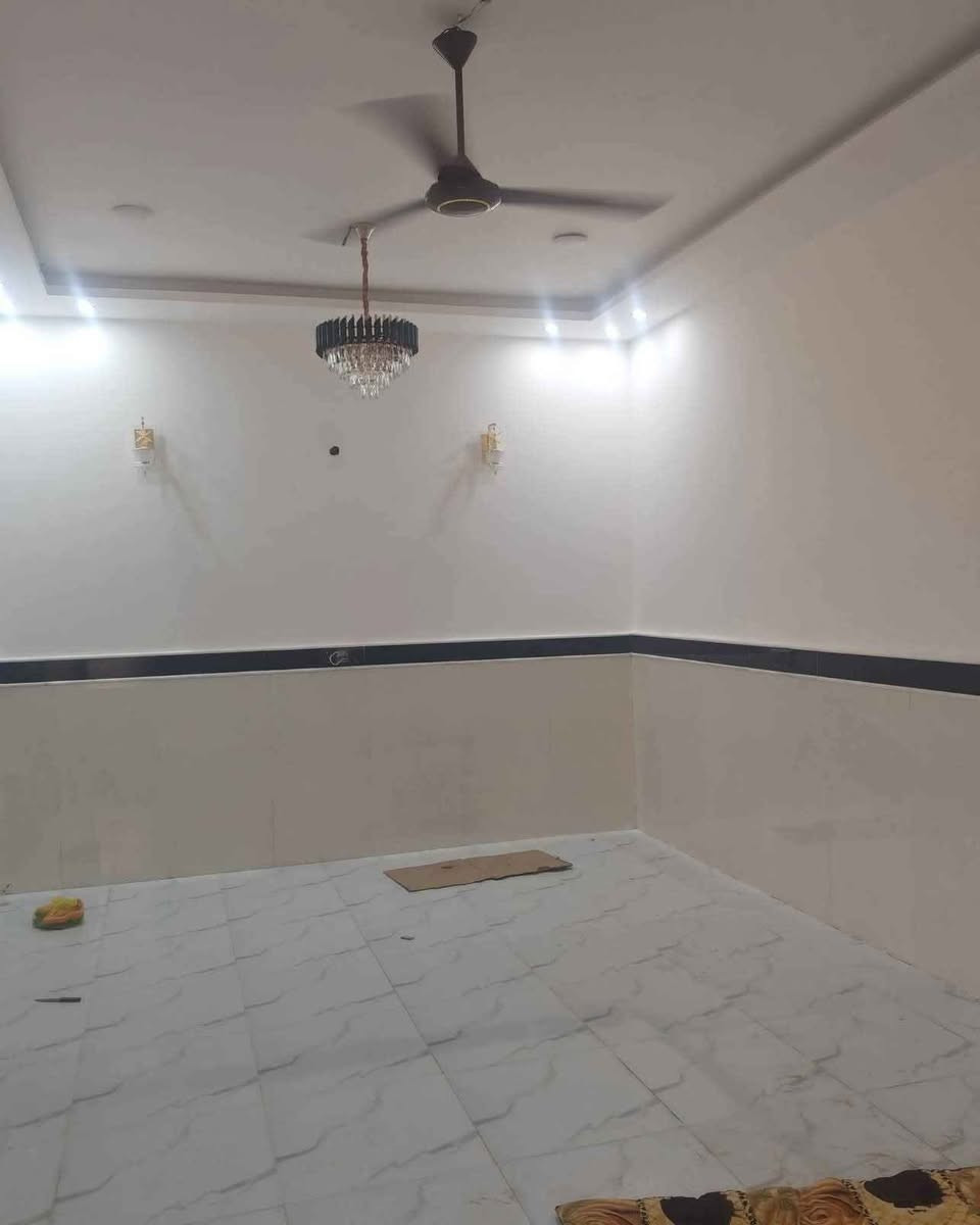 السلام عليكم 👋حياكم الله متابعين ***********
يعلن مكتب الذهبي للعقار 💫
عن توفر لدينا بيت طابقين طابو صرف زراعي عراقي 👍  مساحه 180 متر ركن الطابق الارضي غرفتين كبار واستقبال ومطبخ وصاله7/4 وحمامات كامل واجهيه البيت حجر والطابق الاول عباره عن شقه  غرفتين 5/4ومشتملات كامله ودرج خارجي نظام مرتب وبناء حديث ديكورات درجه اولئ العنوان ابو الخصيب منطقه ابو الجوزي يطلع عل 3 شوارع  السعر ٢١٥ وقابل التفاوض للاستفسار اكثر الاتصال او مراسله واتساب نستقبل كافات عروضكم العقار يه عنوان المكتب ابو الجوزي مجاور معمل الجابري للسخانات مكتب عقارات النور الذهبي ويوجد عروض آخره *********** *********** بناء البيت بناء طابوق البصرة, العراق
