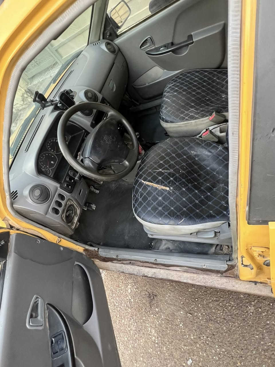 سلام عليكم سايبا موديل 2011 سياره معمره باقي صبغ فقط مكينه يرادله كور كير خير من الله تايرات جدد سياره بأسمي مكاني حي الاعلام 
***********
