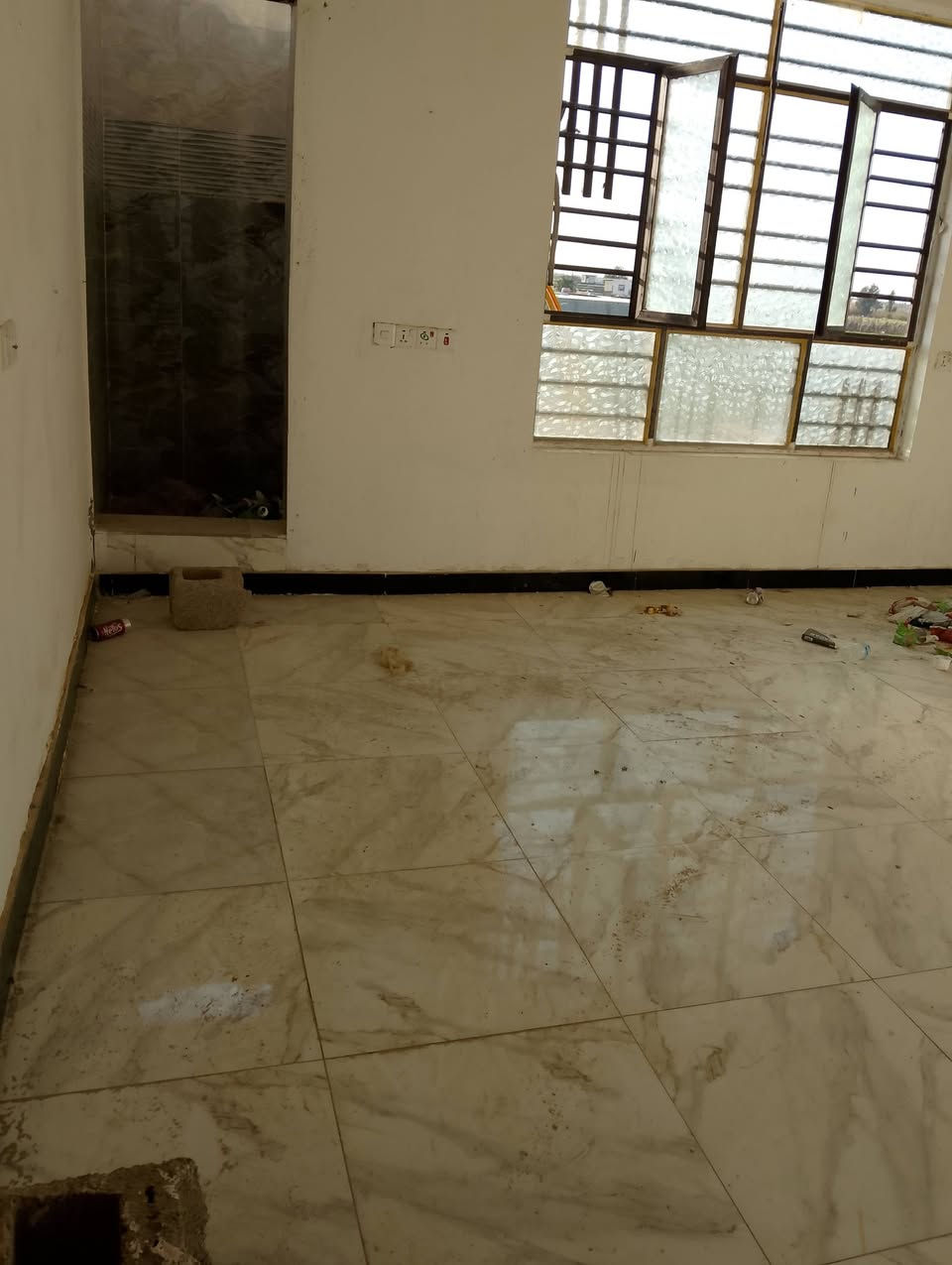 سلام عليكم بيت للبيع 100م طابو زراعي سند ٢٥
يحتوي البيت عله 3 غرف  نوم أو  استقبال أو حمام أو صحيات خارجيه كما موضح في الفيديو كامل مكمل مجاري مي كهرباء تبليط كلهن واصلات الباب البيت
العنوان الراشديه حي الانتصار بل صفحه ثانيه مال زراعي من جه بدران.                     ***********
