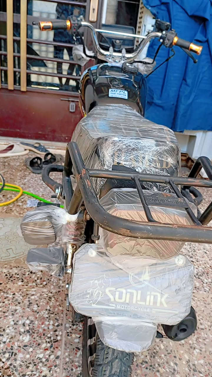 السلام عليكم دراجه سولنك نازله بل 25 مگفوله گفاله عامه من تاير للتاير
مگينه 200C مگينه CBfضاغطه وزنجيل برغي ممفتوح بيها اصبانه مطاختها مال جناي  اوراقها گامله وتترقم ومگينتها صبانه ممدود على المحرك مگفوله گفاله عامه مگفوله مگينه وگهربائيات دراجه تتعب تكول جديده بعدها بحاله الوكاله من گد مانضيفه  دراجه مابيها اي نقص مگفوله شرط من البرغي ما ناقصها برغي سعرها 700 وبيها مجال مگاني الشعب 📍رقمي للتواصل *********** واتساب الشراي يخابرني ويدلل يشلع عيوني

