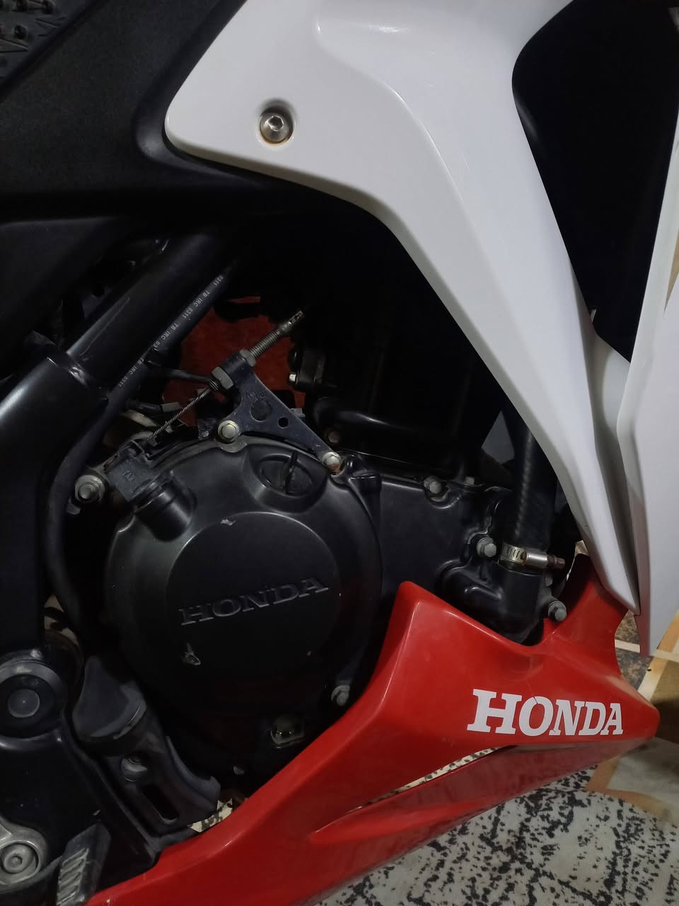 السلام عليكم للبيع السعر( 16$)ورقة وبيها مجال
دراجه بطح Honda CBR 250
هوندا سي بي ار 250
محرك 250 
 شاشة ألكترونيه بيها كل التفاصيل 
نضام ABS
ستاند حساس 
كفالة كير مكينة كهربائيات
الدراجة مال رمبة تقريباً صارلها شهر من نزلت من الرمبة 
السعر للبيع ب16$ ورقه وبيه مجال
*********** اتصال وواتساب المكان كربلاء الحر 
 ومفتوح الخاص
