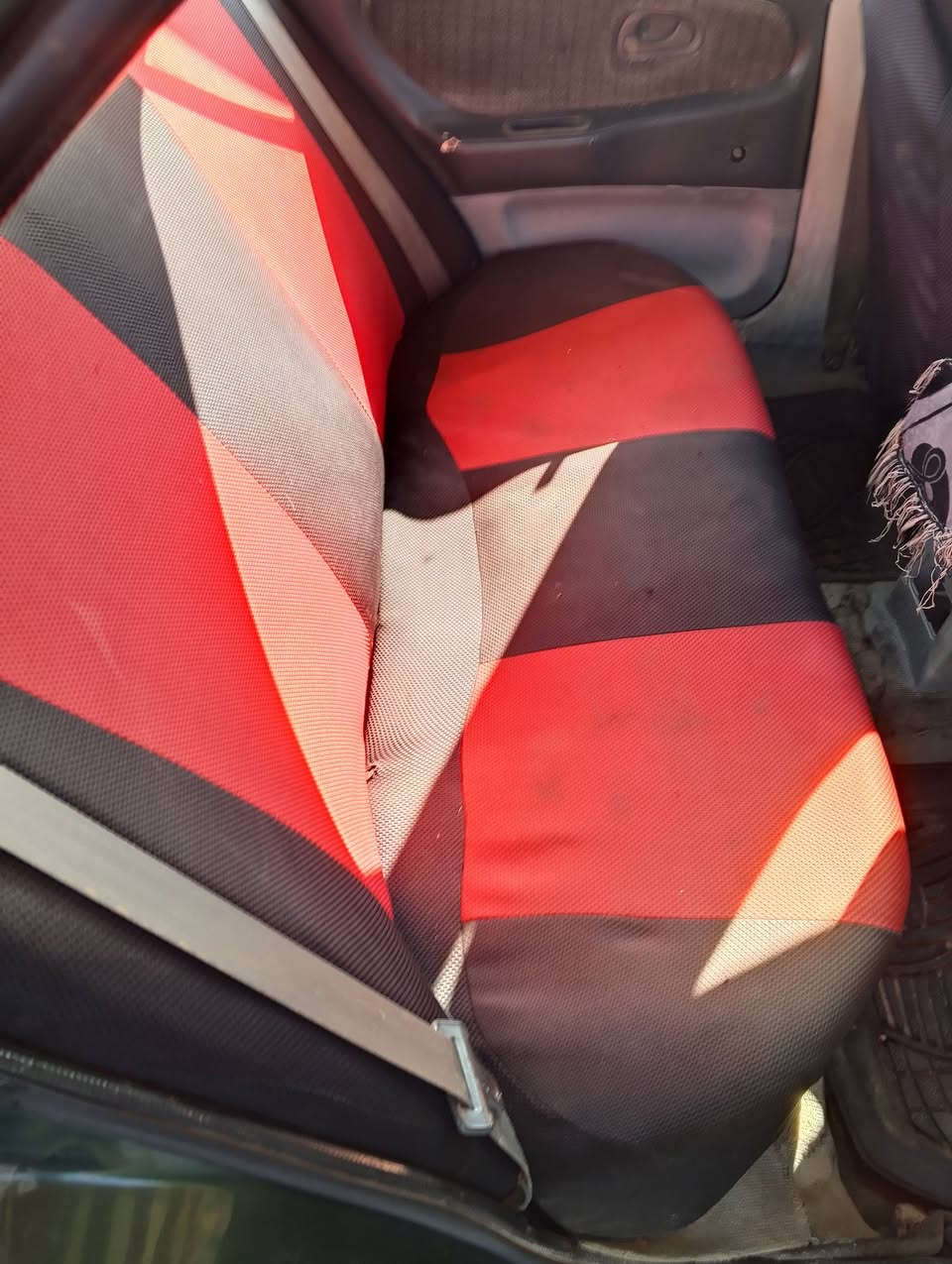 برتون ٢٠٠٢ غير حره اوراقها كامله مكفوله عشائر كير شرط المحرك بيه خيط بخار الكشر شوف العين السعر المطلوب ٢١ ورقه  مكان السيارة العلم للأستفسار ***********
