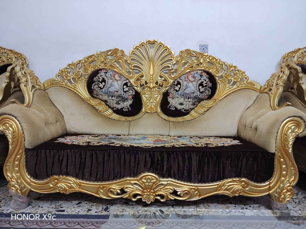 السلام عليكم
تخوم ملكي عشره مقاعد كبيره بعد جديد سعره 850
***********
