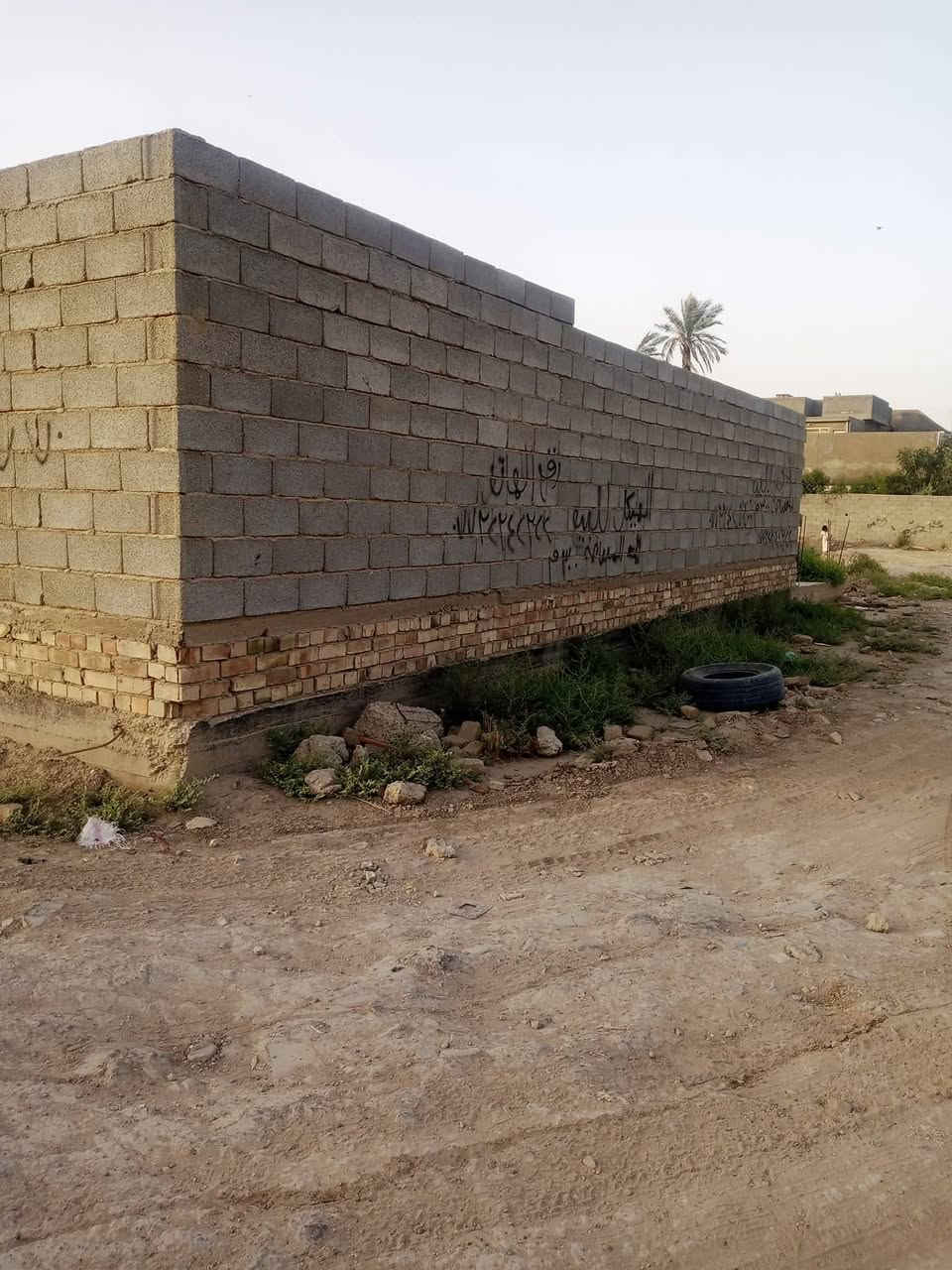 هيكل ٣٠٠ متر بناء موجهة ع شارعين ملك طابو زراعي سند ٢٥ سعر ٤٥ وبي مجال الستفسار *********** مكاني الولدايه قرب الجسر الفرنسي
