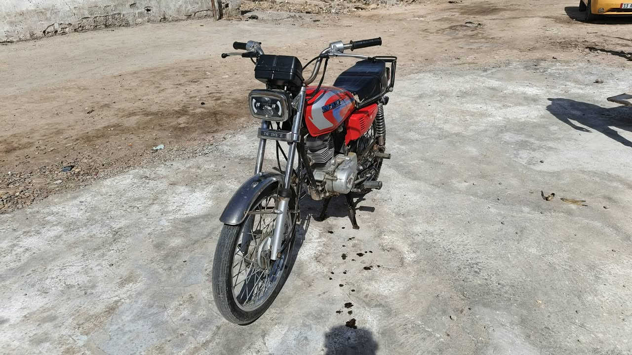 سلام عليكم دراجه للبيع وبيه صوت بل محرك السعر 4060 وبيه مجال قليل *********** العلوان العماره قرب معمل البلاستيك
