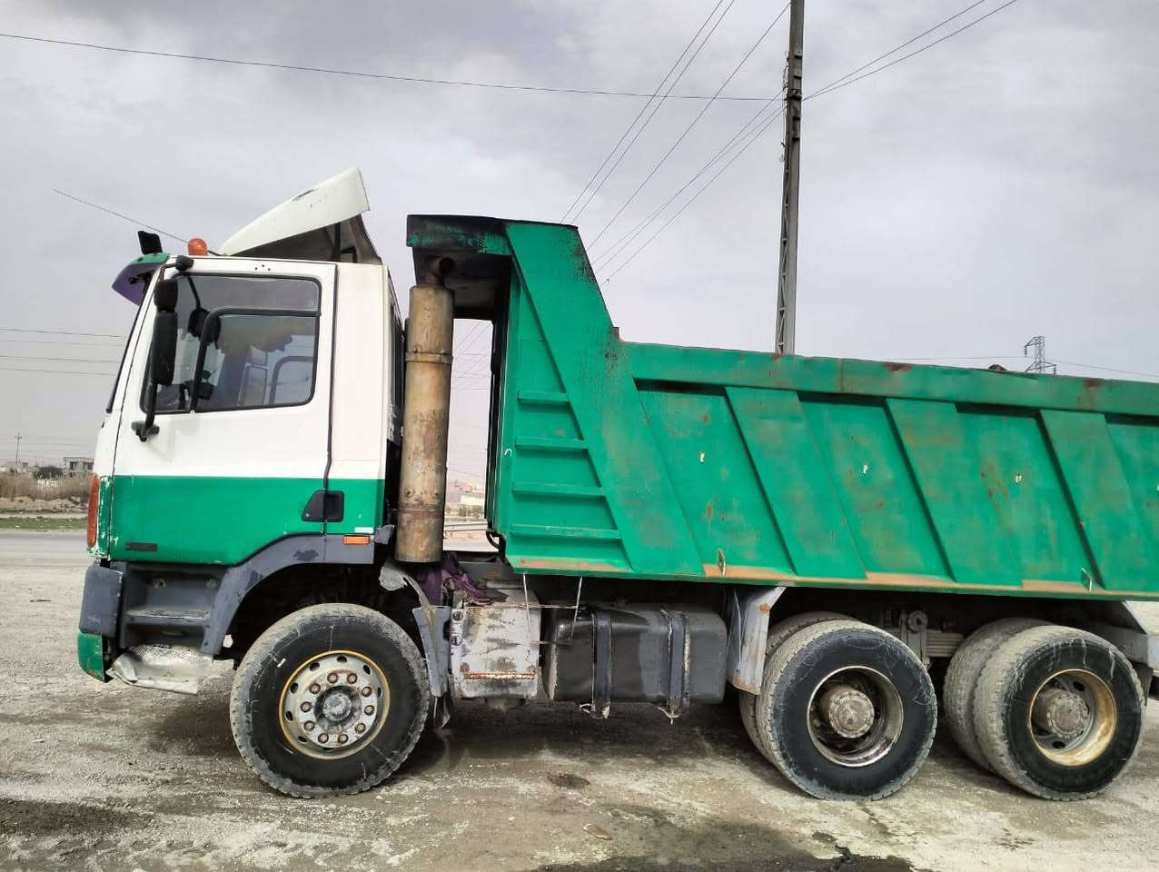 قلاب داف للبيع ،محرك كير اكسن ،مجموعه كلها شرط ،تبريد شغال مكفوله عن كل عيب اطارات جدد  رقم دولي سنويه لغايه ٢٠٣٠ بيه حصة كاز السعر ،تواصل على الرقم *********** ،العنوان الموصل القياره
