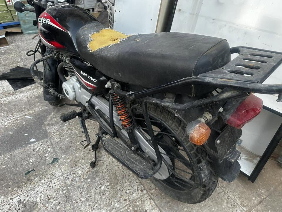 السلام عليكم 
بوكسر كلاسك للبيع موديل 21 طالعه بنهايه ال21
محرك وكير مكفول 
تاير خلفي جديد وبطاريه جديده ما بيها اي نقص بس الكشن يرادله ترتيب
الدراجه ممتعوبه ابد 
اني مطلعها من الشركه اوراق كامله ودهنها موتل فقط
مكانها بغداد حي الجامعه 
سعرها مليون و100 وبيها مجال ان شاءالله 
***********
