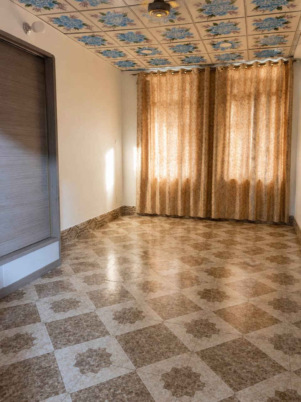 دار للبيع نصر بانزين خانة خلف مجمع جوهرة العرب
100 متر
الطابق الارضي غرفة+صالة+استقبال+مطبخ+طارمة+
تخاريج

الطابق الثاني غرفتين +صالة+تخاريج
للاستفسار هذة رقم صاحب البيت *********** النجف, العراق
