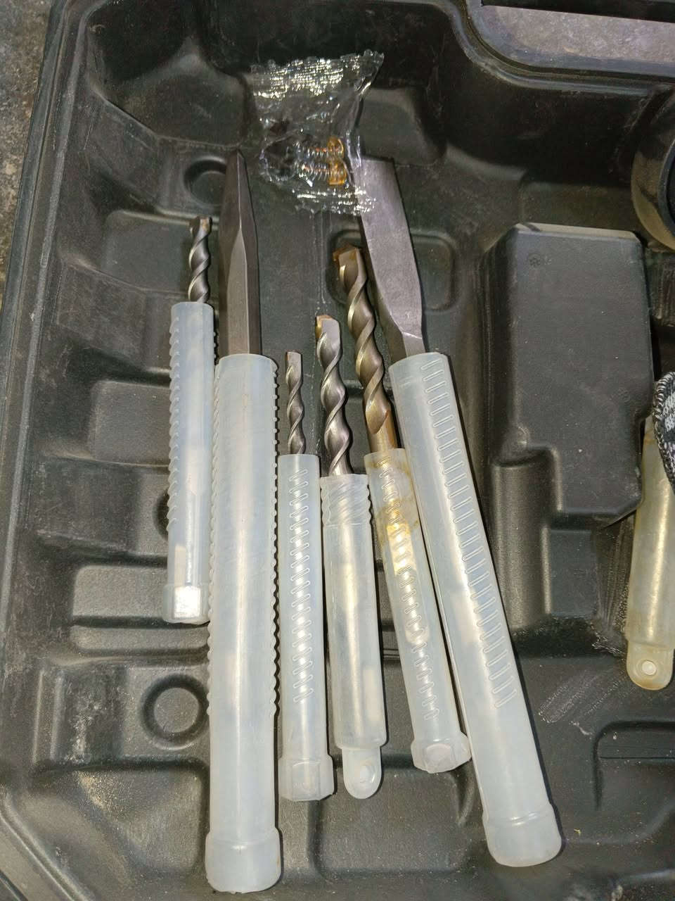 السلام عليكم دريل همر ما مستخدم اشتريته وما اشتغلت بي كامل مكمل براين وغراض كاملة رايده ب60 وبي مجال قليل. للاستفسار الاتصال ***********
