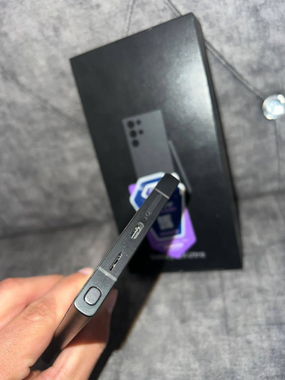 السلام عليكم
جهاز كلاكسي s24 ultra 
(الجهاز مراوس بايفون (14 15 16 )
الجهاز جديد استخدام شهر فقط وكاله وضمان
ذاكره 265 
الجهاز مكفول لاتصليح ولاخدش 
وجميع الملحقات موجوده قلم +كارتون+شاحن
المكان المحموديه 
***********
***********
