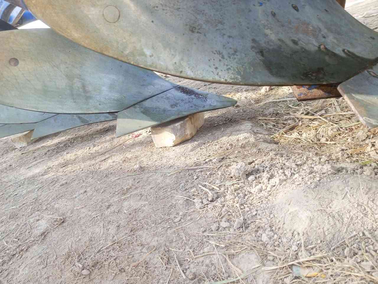 السلام عليكم ورحمه الله وبركاته للبيع فدان حجم عشره رباعي البير مستعمل شي قليل كلش  فدان مكفول كفاله لاكسر ولا لحيم ابد شرط الكراب العنوان بابل الحمزة الغربي للتصال علا الرقم ***********
