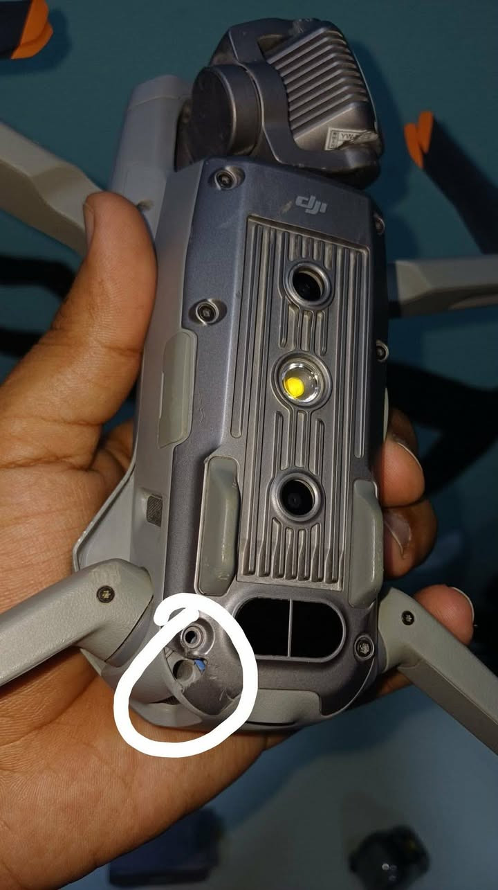 Dji Air 2s سنكل
جديده مع ملحقات كامله(جنطه/كارتونه/شاحن متعدد/فلاتر/سيت مراوح) وكعت بسبب التشويش وبيها فطر بكفر الكمبل وشغالة وطير وتصور وكلشي مابيها تعال افحصها طيرها وانت شوفها واذا تريد تبدل كمبل موجود سعره180$ يم Semoo Muoslem Alhpep و هاي صور ضررها وملحقاتها والتصوير مالتها بعد الوكعه مكاني بغداد الثعالبة السعر انته قيم واخذ.


**إذا كنت صاحب هذا الإعلان وتريد حذفه لأي سبب، رجاءا أرسل رسالة إلى الدعم الفني**