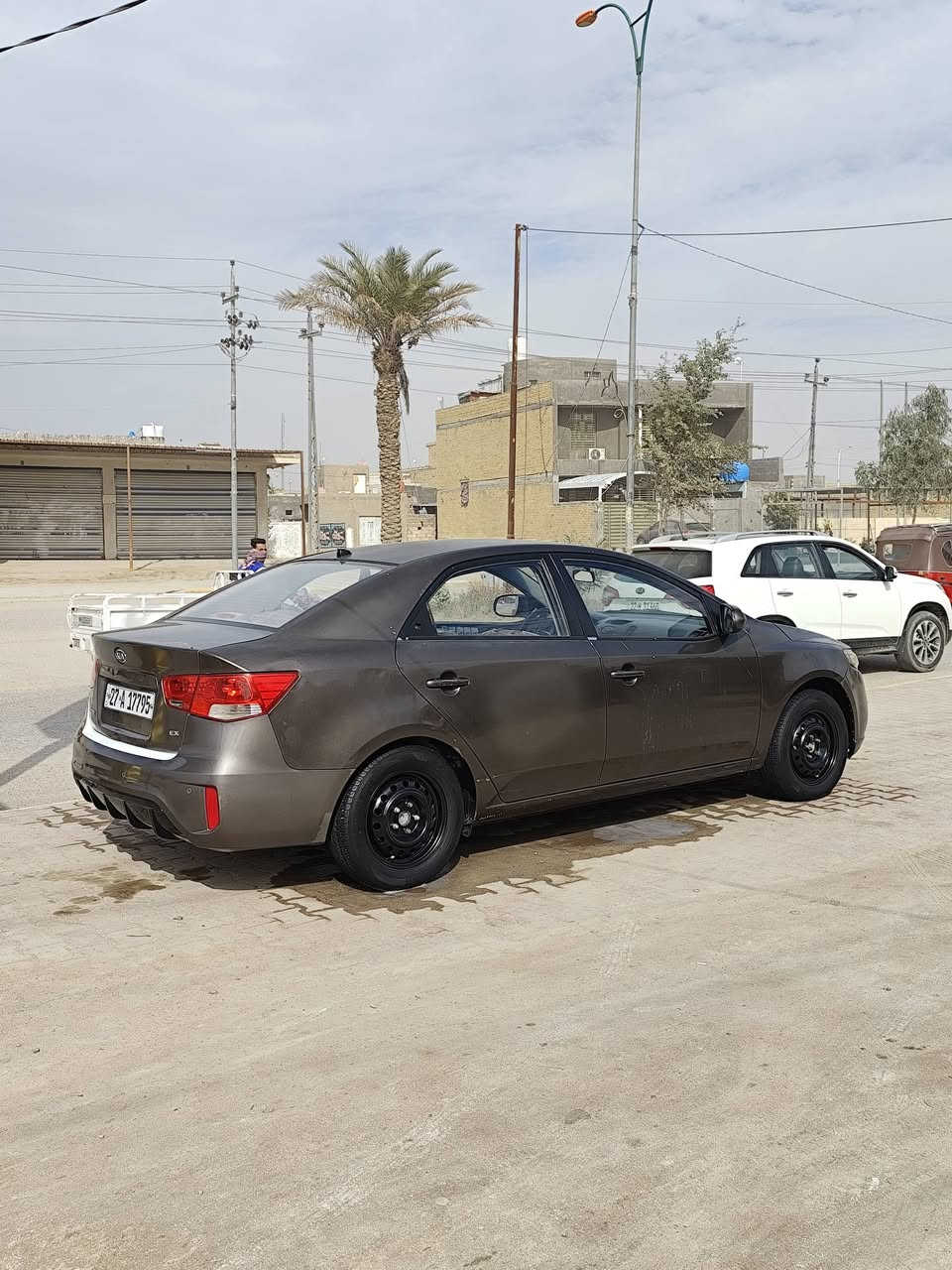 سلام عليكم كيه سيراتو للبيع مديل 2013 خليجي
سياره جاهزه من دعاميه لدعاميه ماذب عليه ربع 
حداديه جديده تخم تاير جديد   سنويه جديده لل30 رقم انكليزي بسمي هزه جديده ذي قار 
شرط تحويل ثاني يوم  مبدل بنيد + جنطه 
بيه ضربه بالحوض مال جنطه ما واصل للبرانكيت ولا جاملغات 
محرك 1600 دوش بيه خيط بخار بدون تنقيص 
موجود صوره الضربه للاستفسار اكثر اتصل ***********
السعر 85 وبيه مجال الشراي 
مكاني ناصرية مركز
