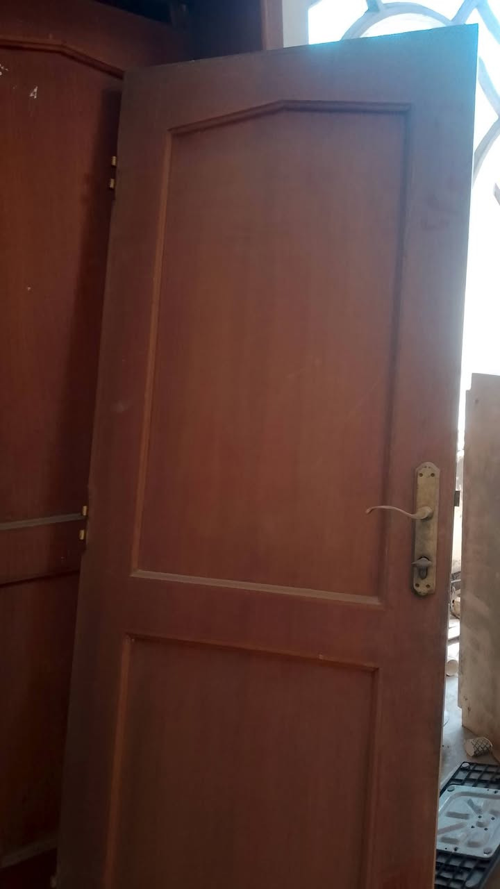 سلام عليكم بيبان خشب الثقيل كاملات مع الجراجيب المكان بغداد الشالجيه السعر خاص او ***********فقط واتساب

