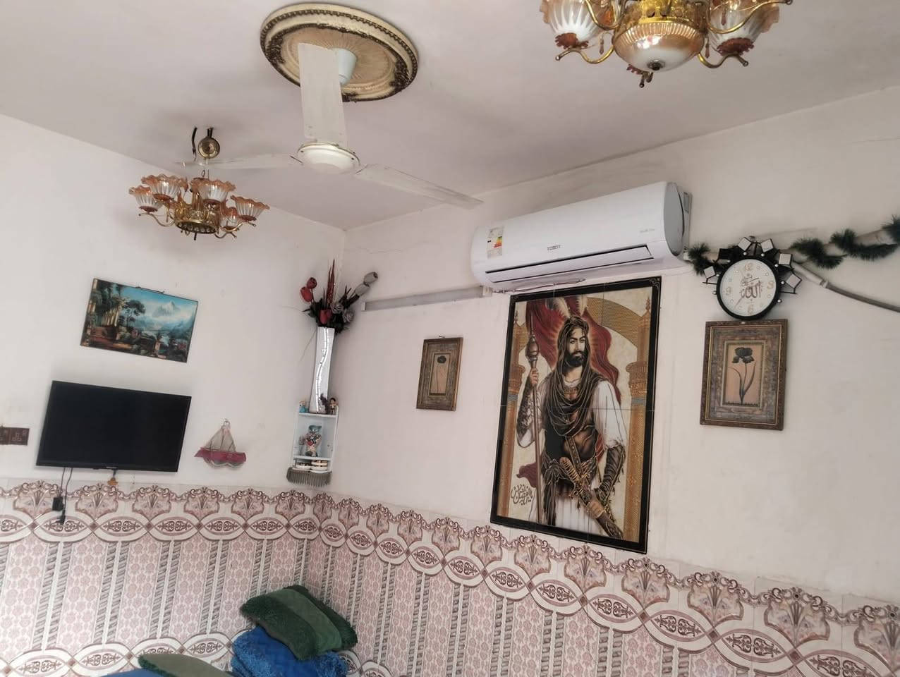 بيت للبيع ١٠٠ متر منطقة سبع قصور شارع سيد علي أبو مجلس البلدي منطقة جاهزة من ماء السعر ٥٥ وبيه مجال مستعجل على بيعتة الاتصال على الرقم ***********
