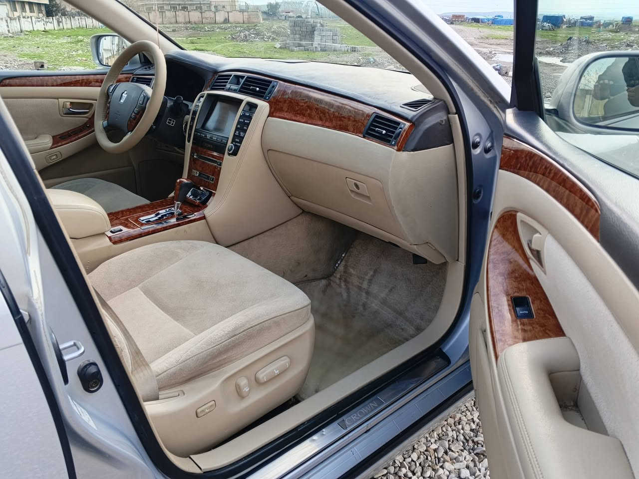 بەناوی خوای گەورە
شاهینە موس بەحری
2دوگمە شاشەو کامێرا
2005
گێرو مەکینە بچوک
بێ مەسرەف
یەک دینار نوقسانی نیە
سەیارەکە نمونەیە
بەردی سڵانسای پێشۆی تیایە
بێویس بە وەسف ناکات
سۆنەریم داناوە
***********
***********
