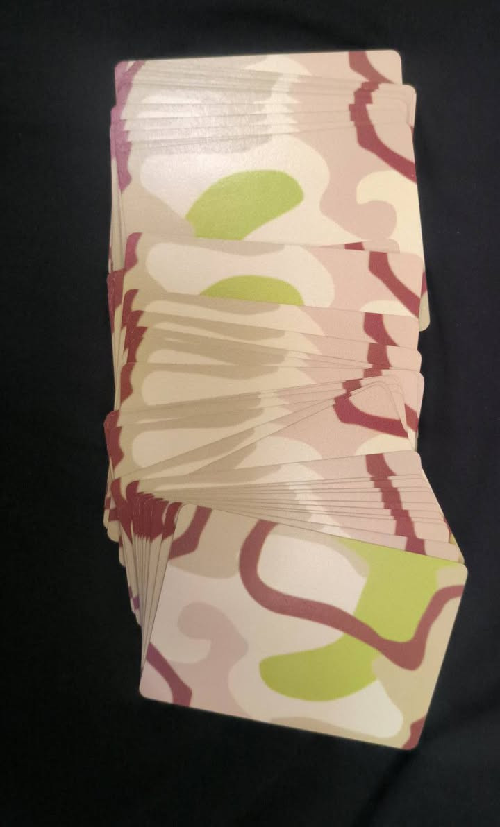 العنوان: للبيع قطعة تاريخية نادرة (ورق لعب المطلوبين 2003) - نسخة Hoyle الأصلية
التفاصيل:
لعشاق الأنتيك والمقتنيات التاريخية، متوفرة عندي "دستة" ورق لعب المطلوبين الـ 55 الشهيرة. هذي المجموعة مو تقليد، هذي نسخة تذكارية أصلية من إنتاج شركة Hoyle الأمريكية صدرت سنة 2003.
​ليش هاي النسخة مميزة؟
✅ كاملة العدد: 54 بطاقة (52 شخصية + بطاقتي الجوكر التعليمية مالت الرتب).
✅ الحالة: نظيفة جداً (وكالة) ومحافظ عليها، والورق ألوانه واضحة وحوافه حادة.
✅ الأصلية: مكتوب على العلبة صنع في أمريكا (Made in USA) من قبل شركة Hoyle، وبطاقة "آس البستوني" (صدام حسين) موجودة وبحالة ممتازة.
✅ الندرة: المجموعة كاملة مع علبتها الأصلية وبطاقة الغلاف، وصعب حالياً تلقى نسخة كاملة وبنظافتها بالسوق.
السعر: اكتب سعرك خاص


**إذا كنت صاحب هذا الإعلان وتريد حذفه لأي سبب، رجاءا أرسل رسالة إلى الدعم الفني**