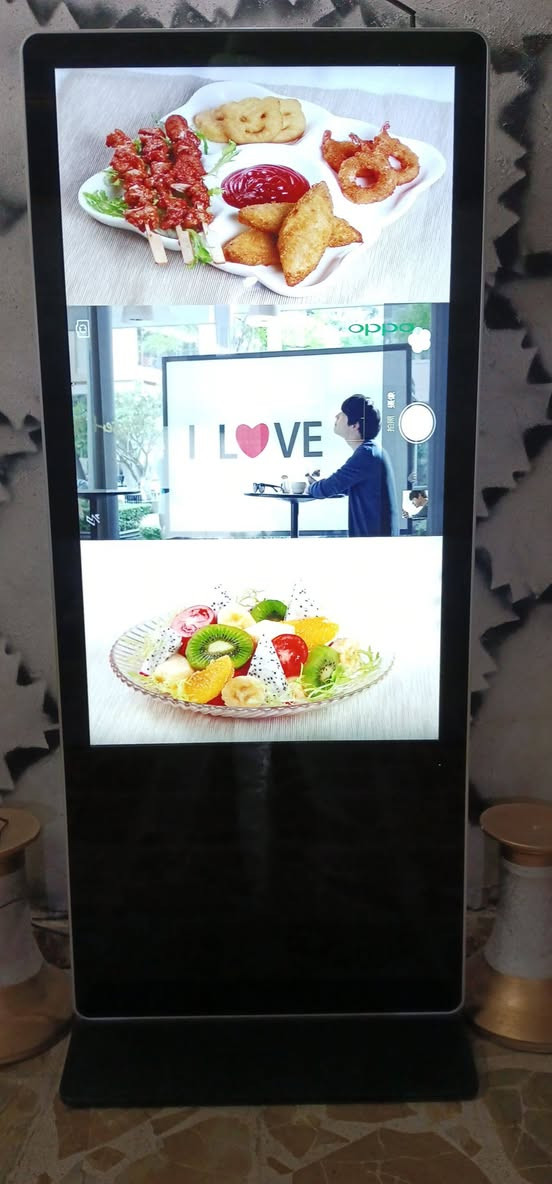 شاشه حجم 106عاموديه عملاقه لعرض منيو المطعم أو تحضير الطعام أو أي براند تحب تعرضه اشتريتها من اربيل قبل شهرين ب 16ورقه بيها ضمان سنه يعني بعدها بل ضمان وبيها سستم سماعات يخبل وتعرض لعبات طوبه إذا تحب اريدها ب 10اوراق الي يحب الاختلاف يخابر ***********
