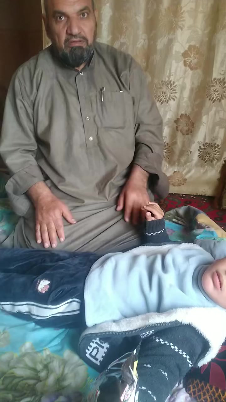 بعد الاتكال على الله وصلني  الطفل علاوي ابن ابو اركان المياحي يوم الاحدعنده ظمور  بالدماغ وهذي اول جلسه له وهاذى وضعه قبل ما اعالجه شوفة عينكم الايتحرك والا يمشي والصور له أمامكم ان شأالله القادم أفضل اوافيكم بالجلسات القادمه عن قريب المعالج يونس الجميلي ابو غزوان موبايل هو *********** او*********** علما اني علجت قبل جماعه والطفل الرابع اوافيكم به قريب حياكم الله
