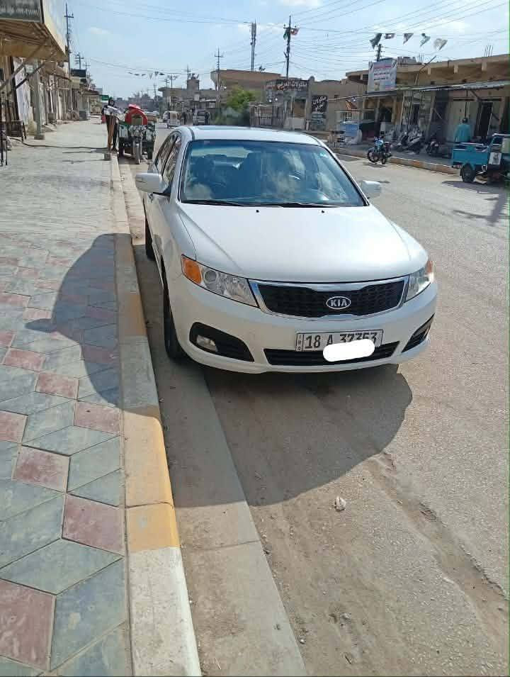 السلام عليكم من رخصة الادمن اوبتما موديل 2010 وارد كوري خط واحد بلادي السياره فول مواصفات نظيفه جدا ماعايزه برغي لايت زنون شمسي اصلي نفس البلاد بضبط صبغ 3 قطع اثر شخوط بدون حادث وبيه سونار تبريد ثلج تخم تاير شاشه وكامره فتحة سقف ترايك وين متحب اقتصاديه بالبانزين الى درجه متتوقعه سياره بسمي سعره 104 بيه مجال قليل للطيبين ***********
